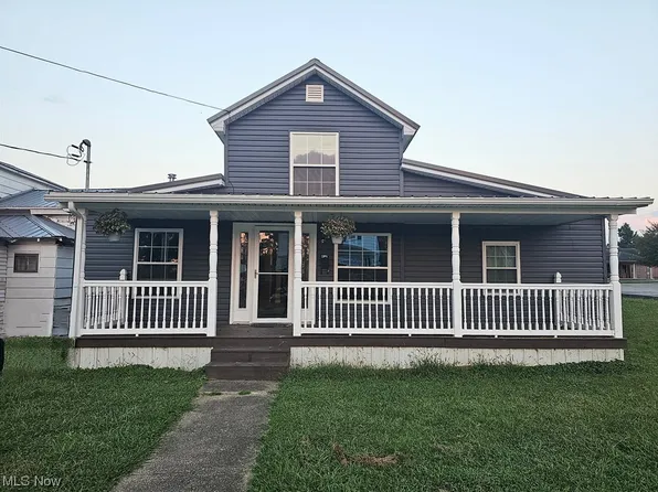 412 Walnut St, Belpre, OH 45714