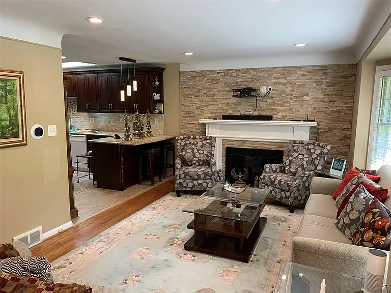 4412 Berkshire Rd — Photo 3