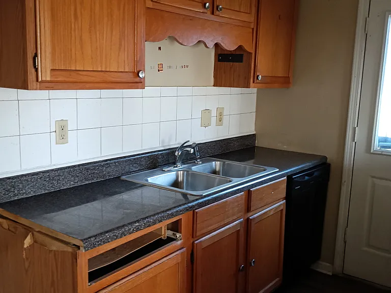 1745 Graceland Cv — Photo 2