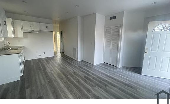 5th image of 322 E 35th St #322