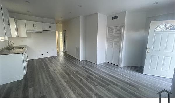 1st image of 320 E 35th St #320