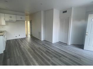 320 E 35th St #320, Los Angeles, CA 90011