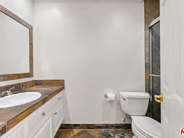 22840 Sparrowdell Dr — Photo 16