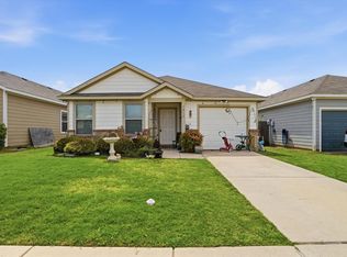 1812 Village Park Trl, Burleson, TX 76028