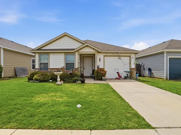 1812 Village Park Trl, Burleson, TX 76028