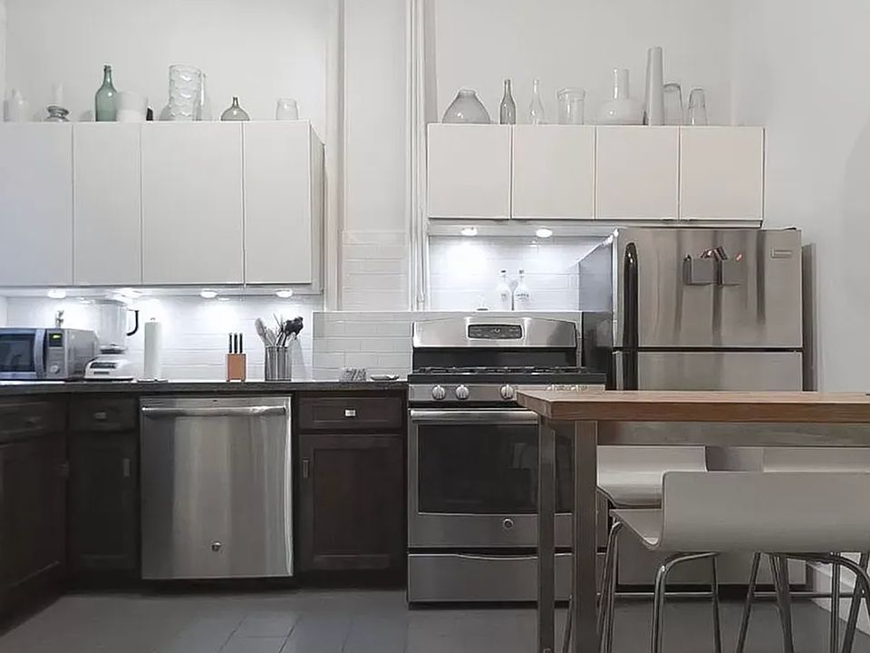 1st image of 698 Amsterdam Ave APT 1W