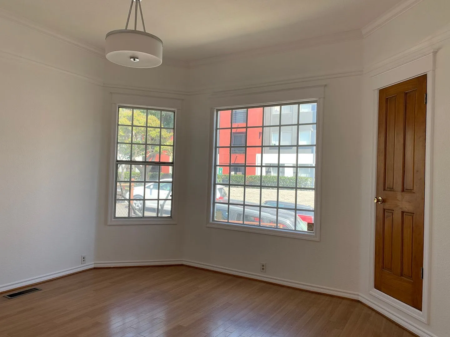 Charming Vintage Two-Bedroom Bungalow with Dining Room & Office — Photo 4