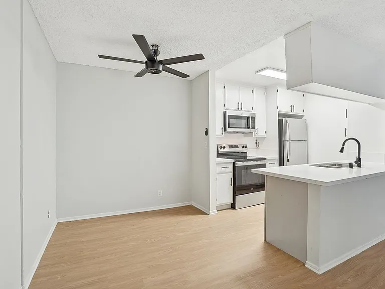 245 South Serrano Ave — Photo 42