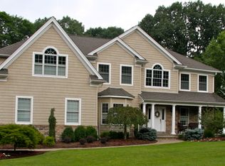 76 Maysenger Rd, Mahwah, NJ 07430