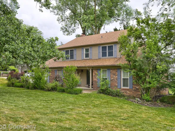 35868 Smithfield Ct, Farmington, MI 48335