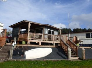 140 Riggs Hill Ln #8, Winchester Bay, OR 97467