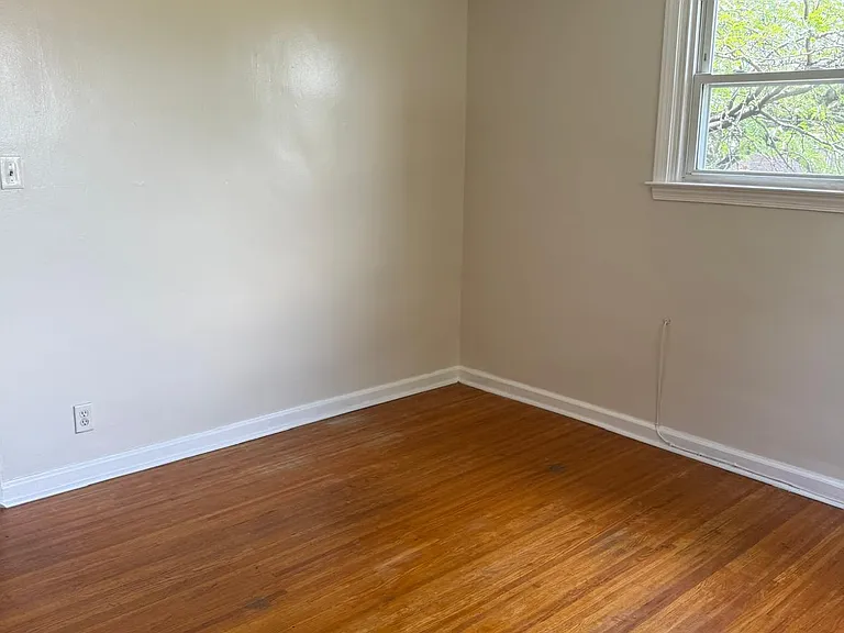 1100 Longshore Ave — Photo 5