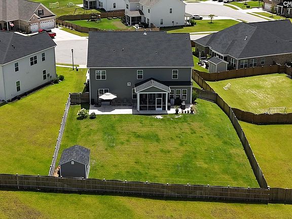 3rd image of 813 Sterling Castle Ct