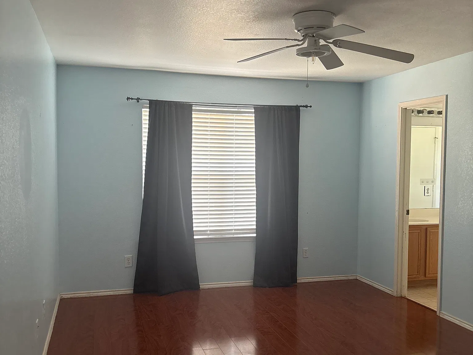 3 bed, 1459 sqft, $1,985 — Photo 3