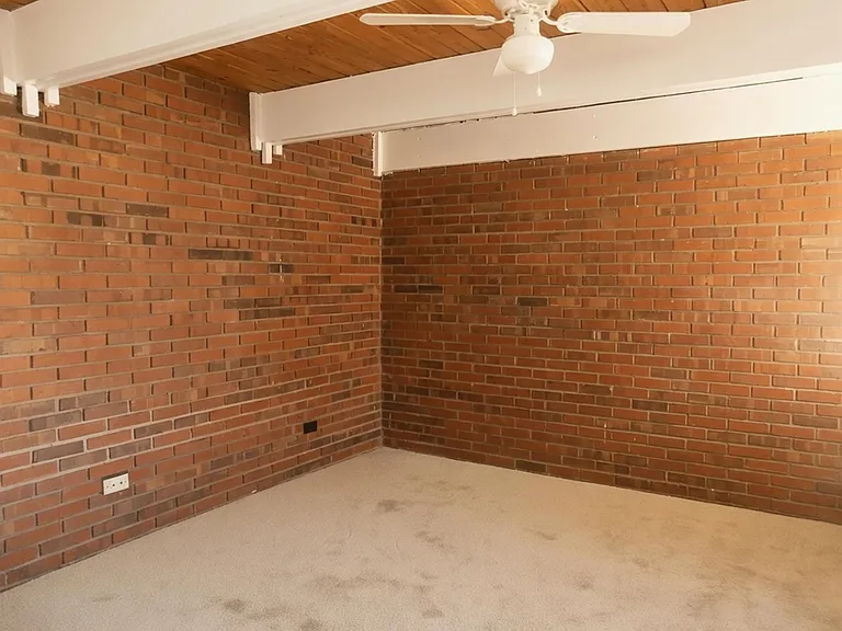 220 Belmont Rd — Photo 12