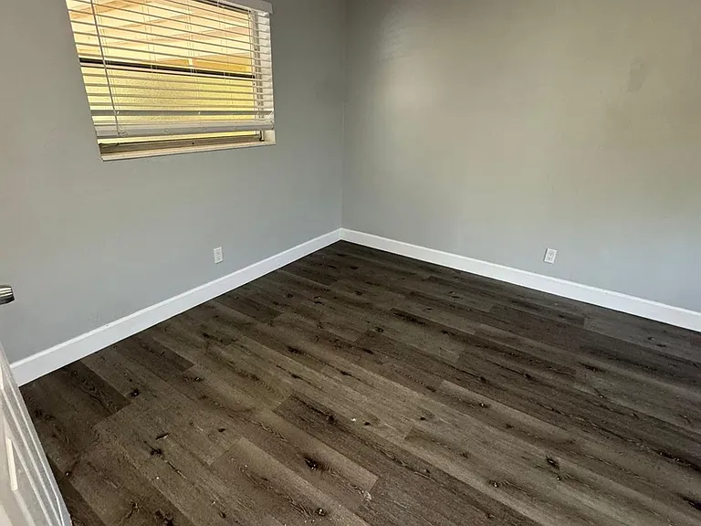 921 NE 22nd Dr — Photo 20