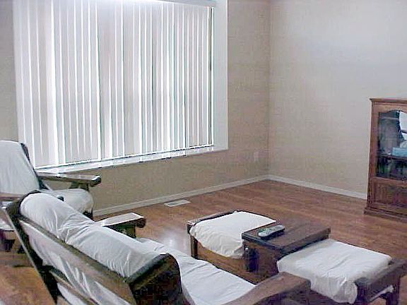 GREAT RM - Box Bay w/Window Seat