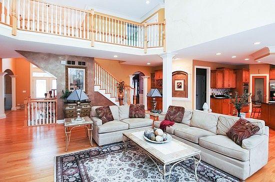 3rd image of 701 Reserve Ct