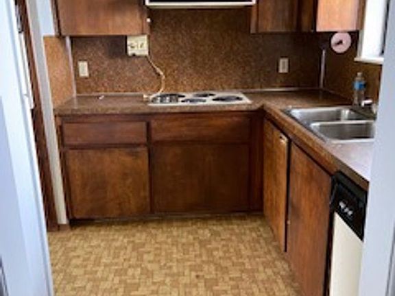 3rd image of 3035 Curry Ln