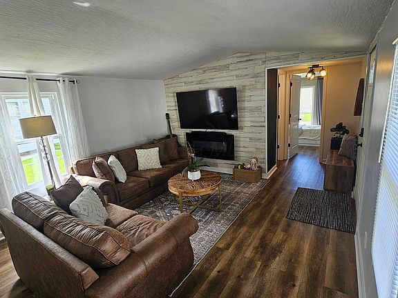 3rd image of 285 Walnut Blvd