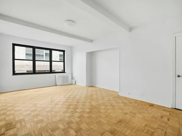 307 E 44th St APT 1009, New York, NY 10017