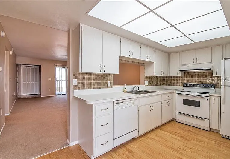 2415 Bayshore Gardens Pkwy #7 — Photo 5