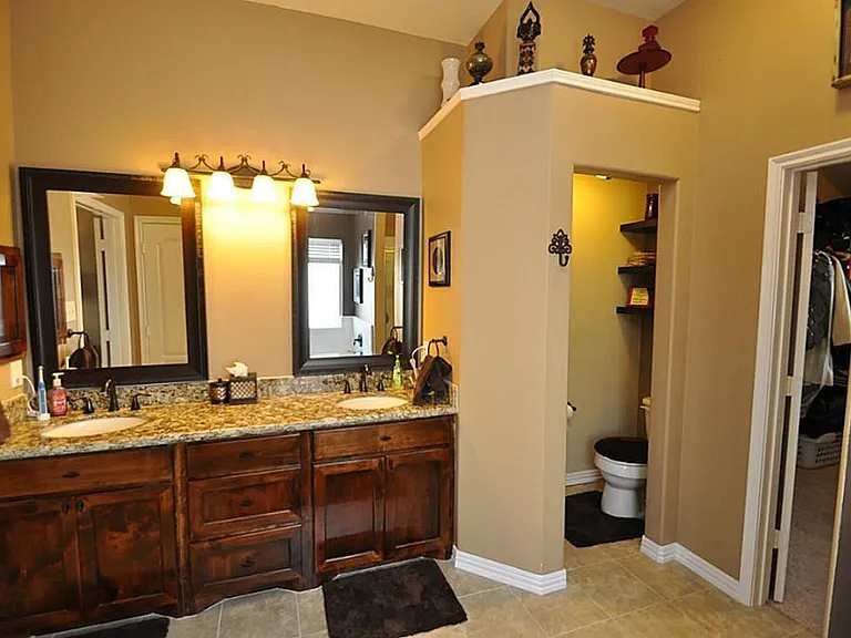 2931 Silver Landing Ln — Photo 24