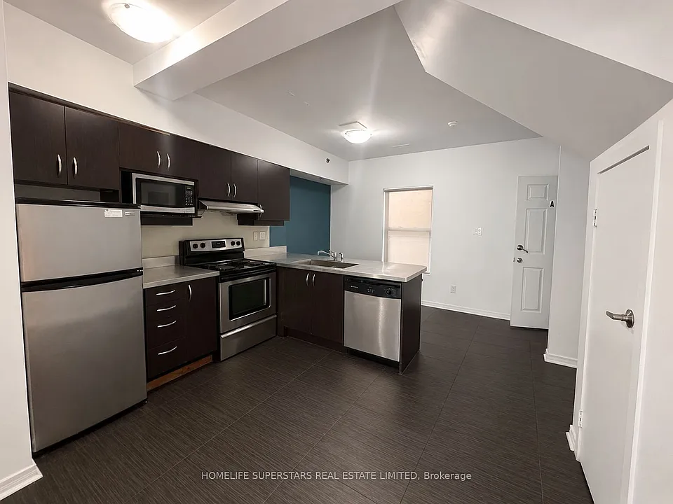 38 Kensington Pl #204