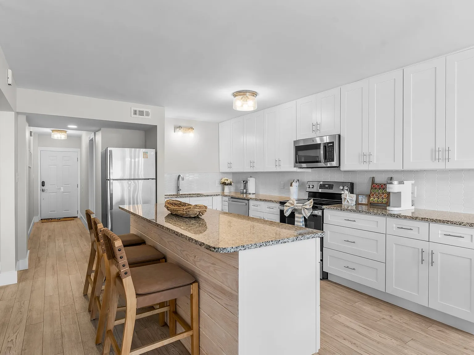 3 bed, 1352 sqft, $3,200 — Photo 4