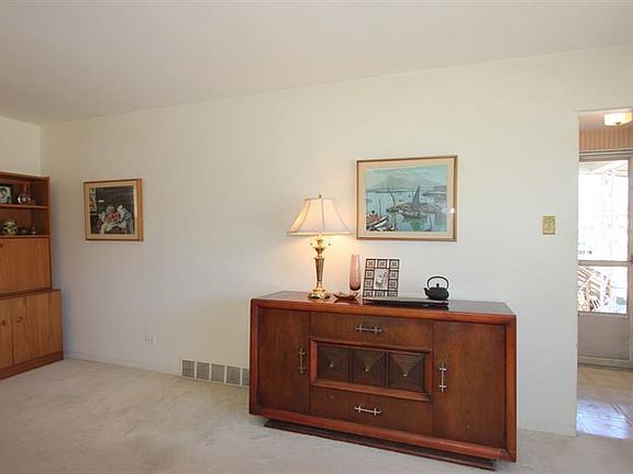 2nd image of 941 N Lombard Ave