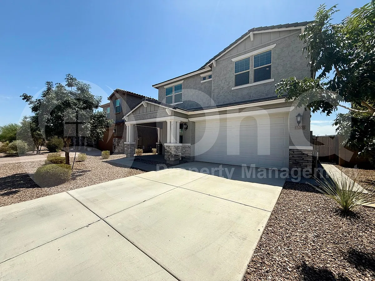 5 bed, 3.0 bath, 3300 sqft, $3,000 — Photo 2