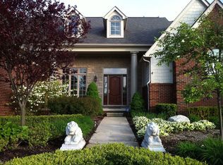 625 Southshore Dr, Oxford, MI 48371