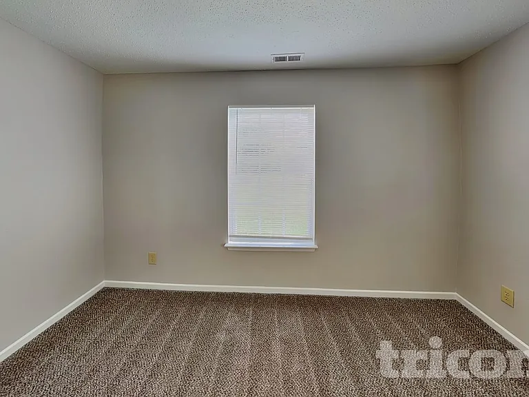 746 Streamside Dr — Photo 12
