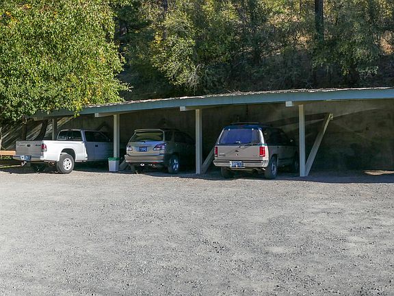 carport for 1 vehicle