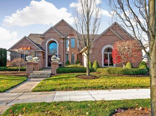 1140 Autumnview Dr, Rochester, MI 48307