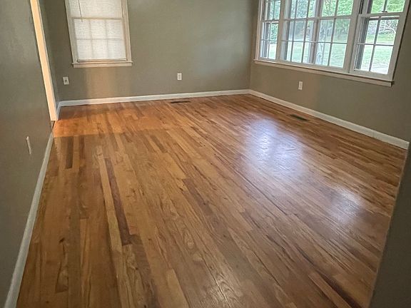 4th image of 325 Forest Rd