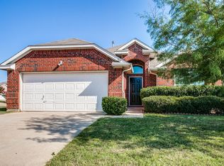 964 Jockey Club Ln, Fort Worth, TX 76179