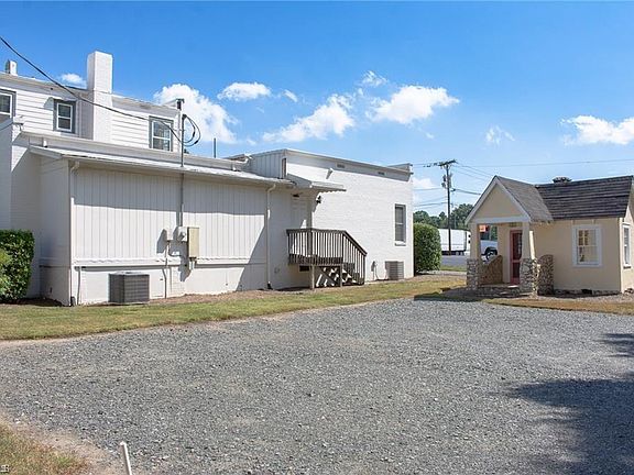 5th image of 222 E Meadow Rd