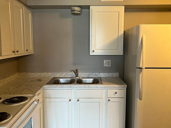 3rd image of 129 N McReynolds Ct #8D