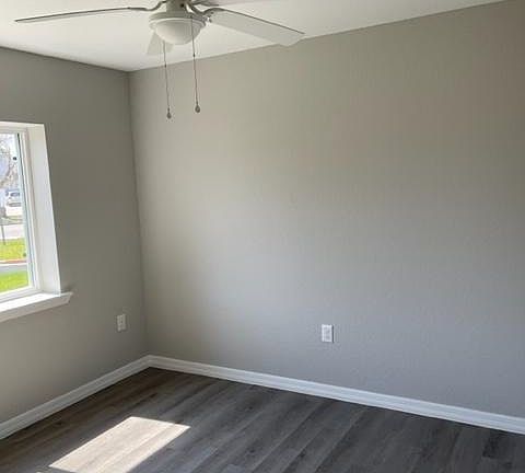 5th image of 1925 Avenue O SW #108