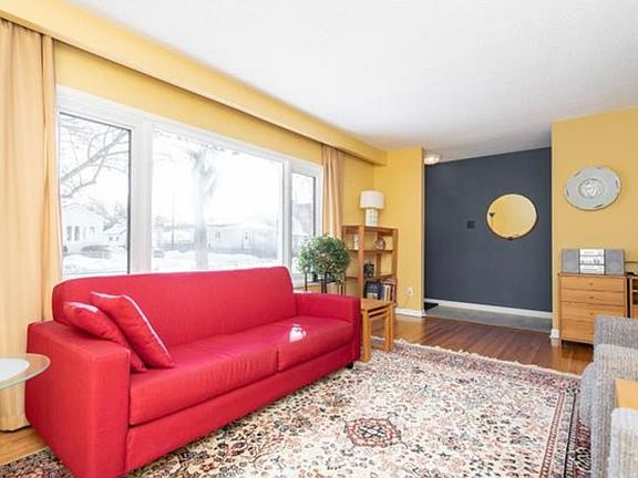 5th image of 742 Ashburn St #1