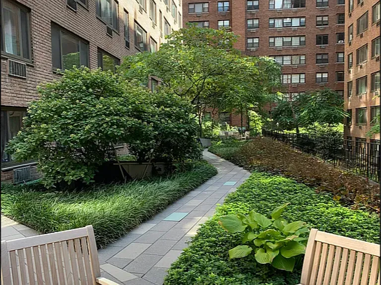 420 E 64th St #3E — Photo 18