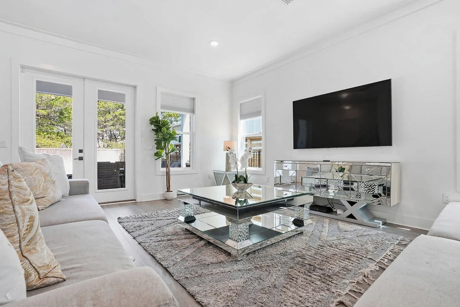 12 bed, 9.0 bath, 5511 sqft, $12,352 — Photo 3