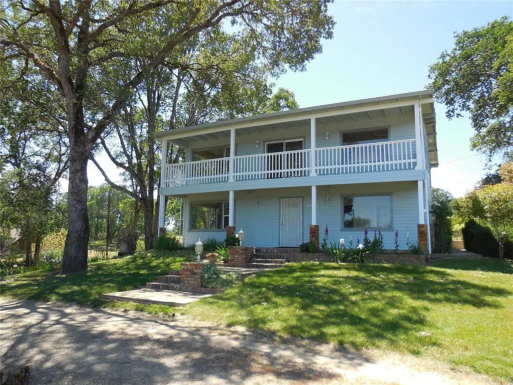 2785 Howard Ave photo 1