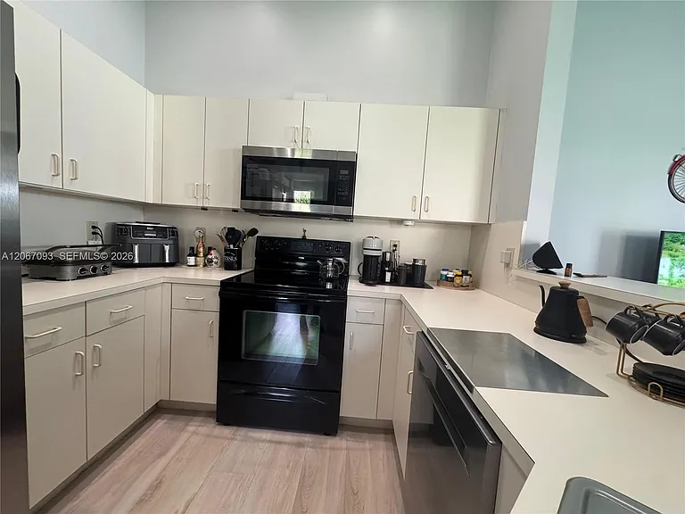 825 Falling Water Rd — Photo 13