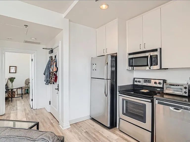 702 Ash St #203 — Photo 12