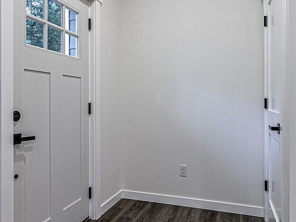 5th image of 17904 Rising Ct SE