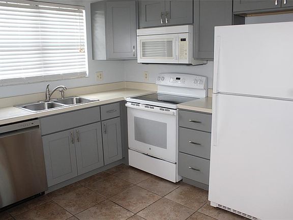 4th image of 9869 Aloma Bend Ln