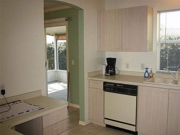 4th image of 608 Prado Dr