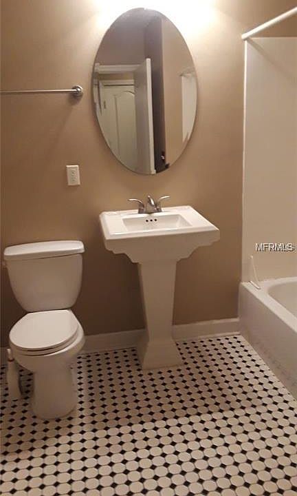 2nd image of 2077 Dixie Belle Dr APT B